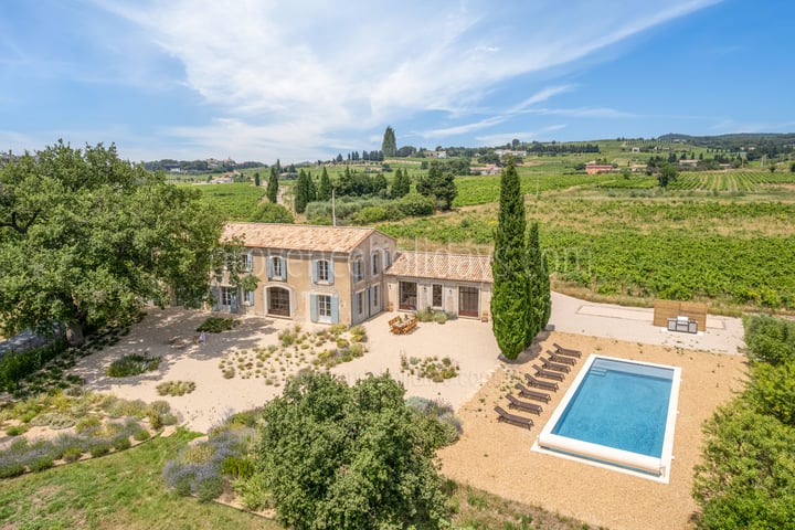 Mas rénové avec annexe séparée et piscine à Cairanne