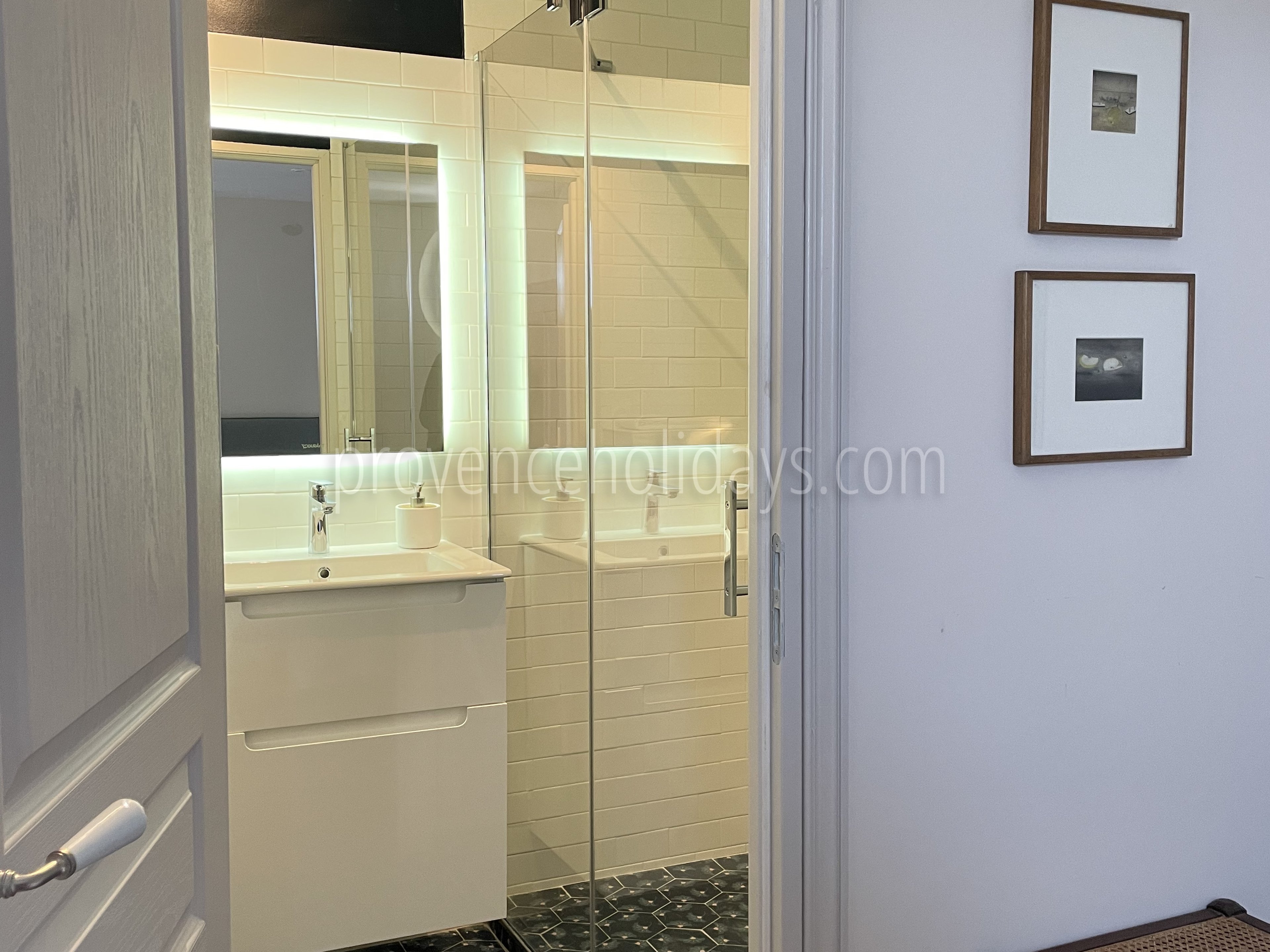 31 - Mas de Séguret: Villa: Bathroom