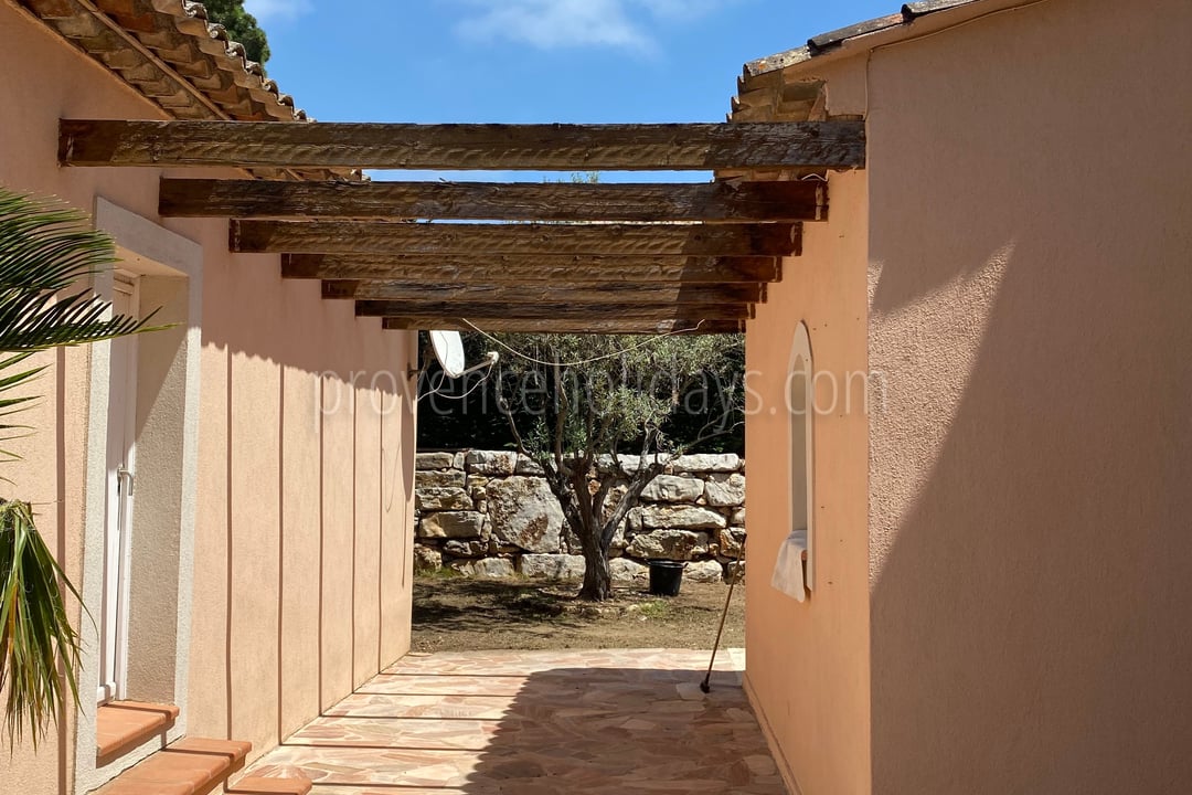 7 - Le Mas des Lys: Villa: Exterior