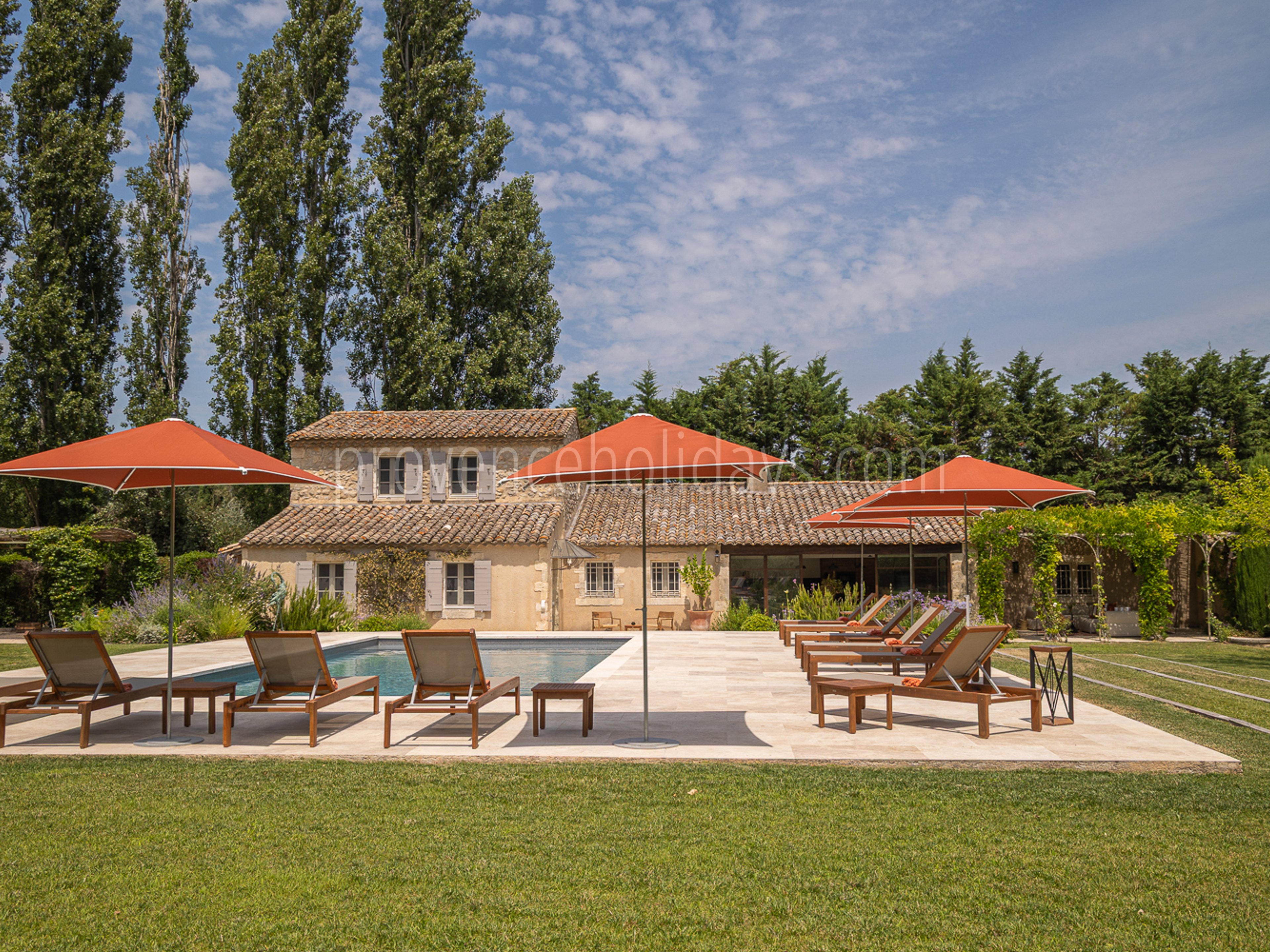 45 - Le Mas des Magnans: Villa: Exterior