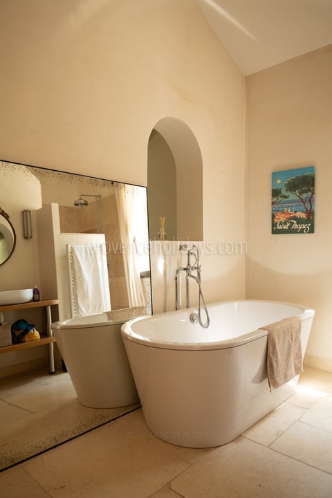 19 - Villa les Pins: Villa: Bathroom