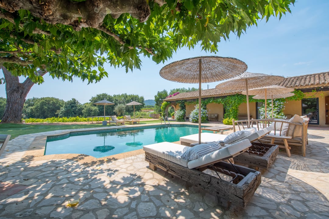 20 - Coteaux Serene: Villa: Exterior