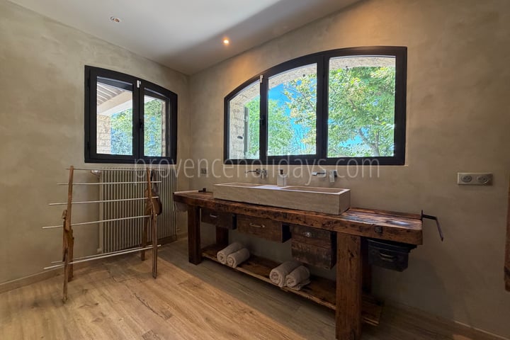 36 - Mas des Cistes: Villa: Bathroom 1