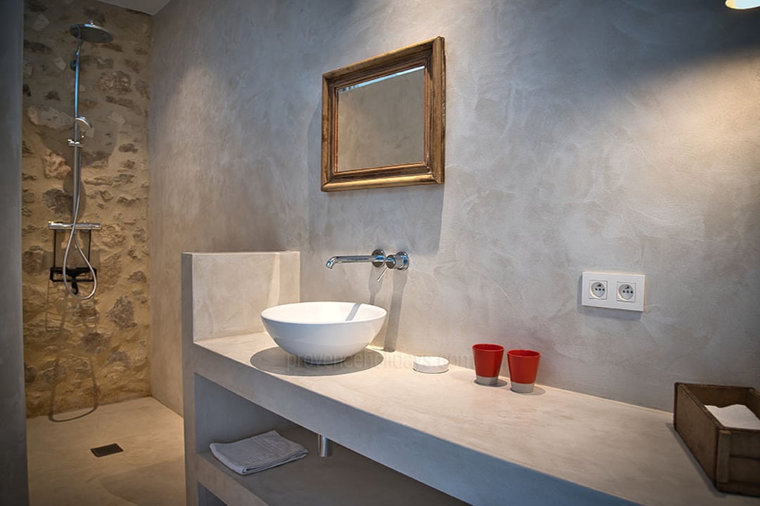35 - Bastide du Lavoir: Villa: Bathroom