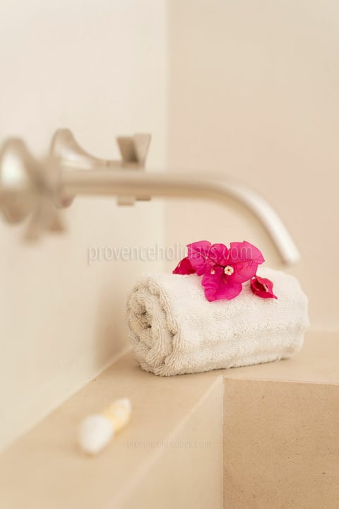 16 - Villa Luna: Villa: Bathroom