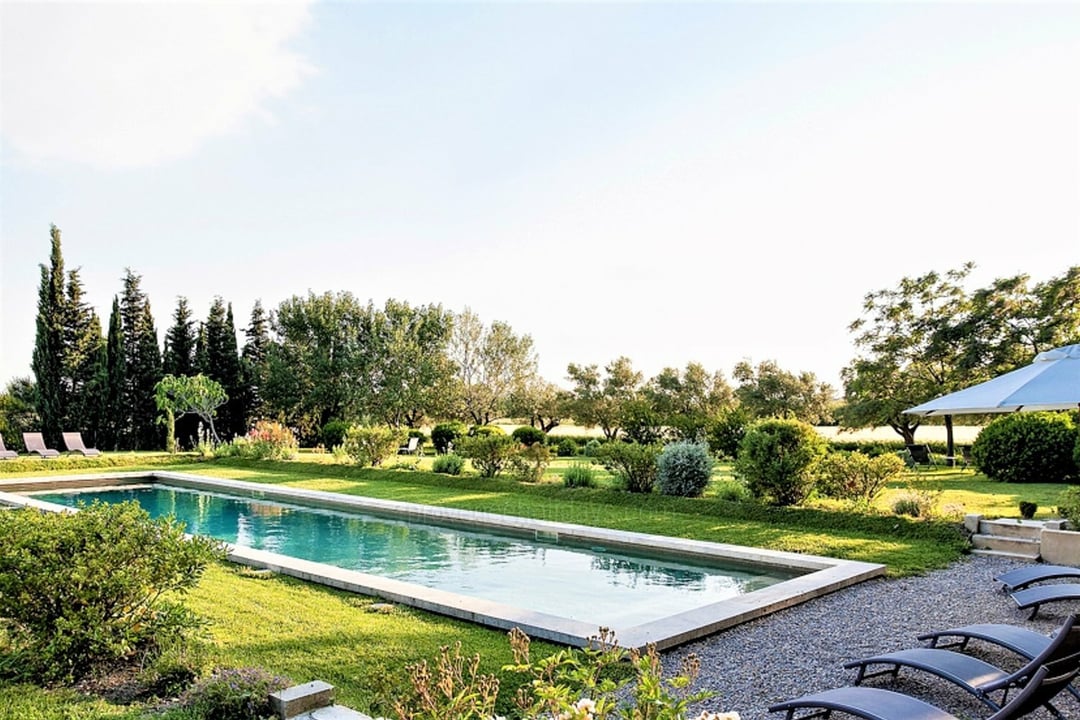 Ferme entièrement rénovée avec climatisation à Cairanne - Piscine