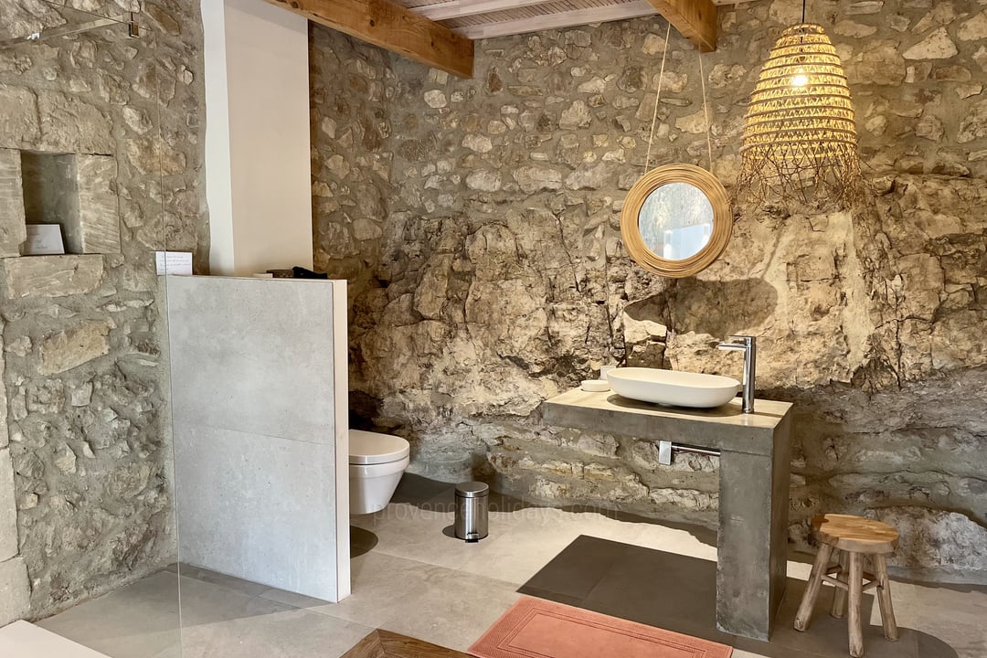 15 - Mas des Roches: Villa: Bathroom