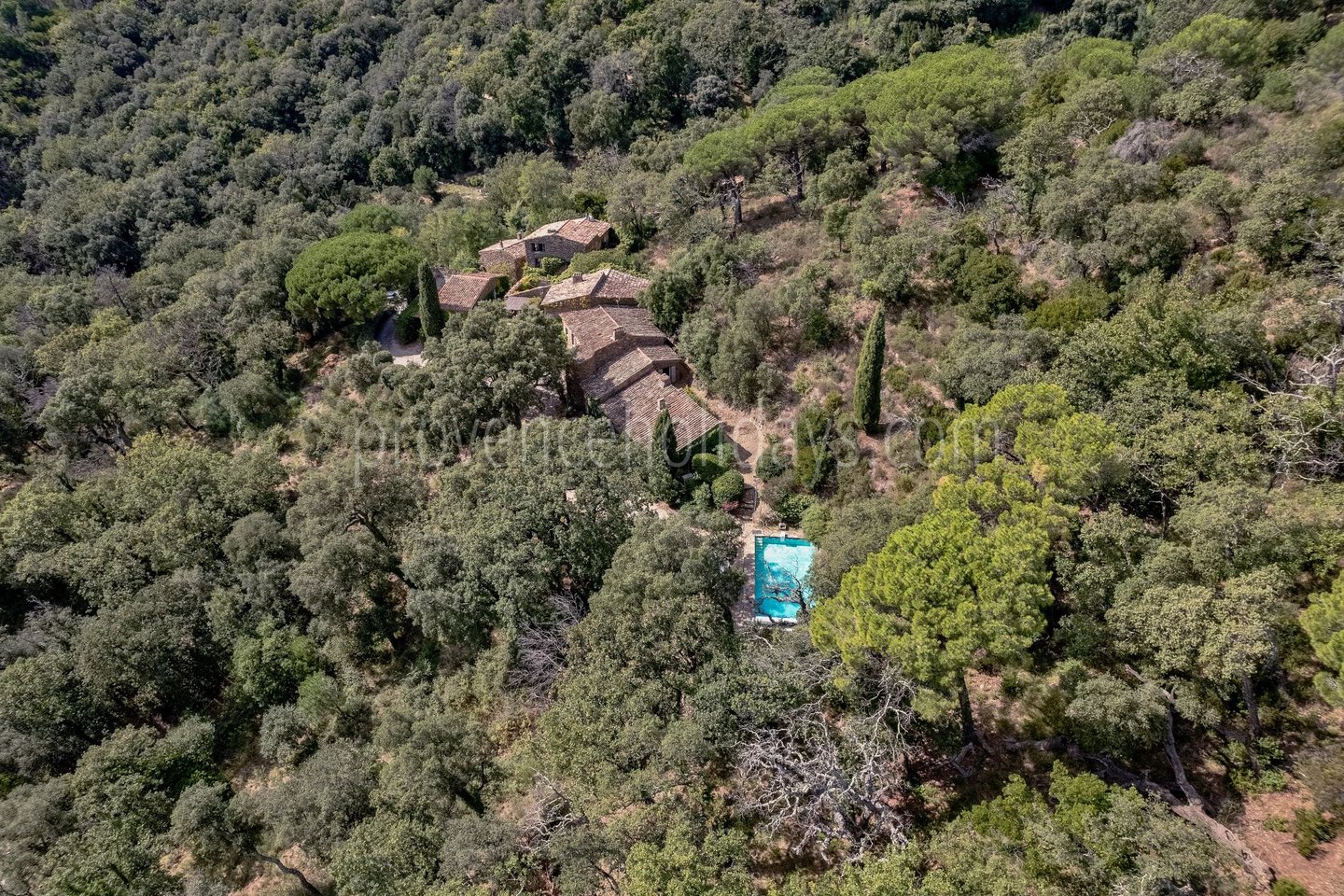 32 - Stone hameau in La Garde-Freinet: Villa: Exterior
