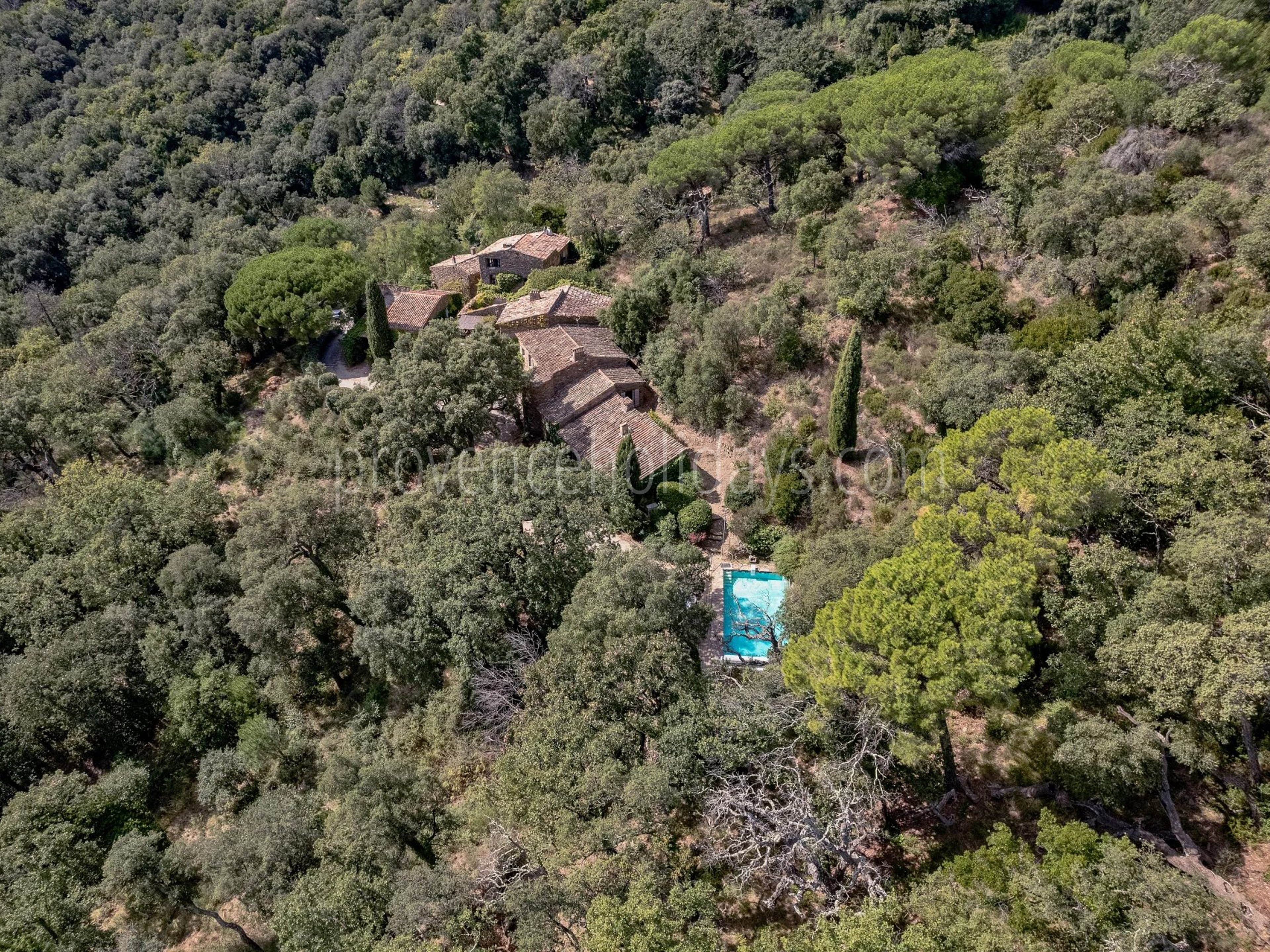 32 - Steinernes hameau in La Garde-Freinet: Villa: Exterior