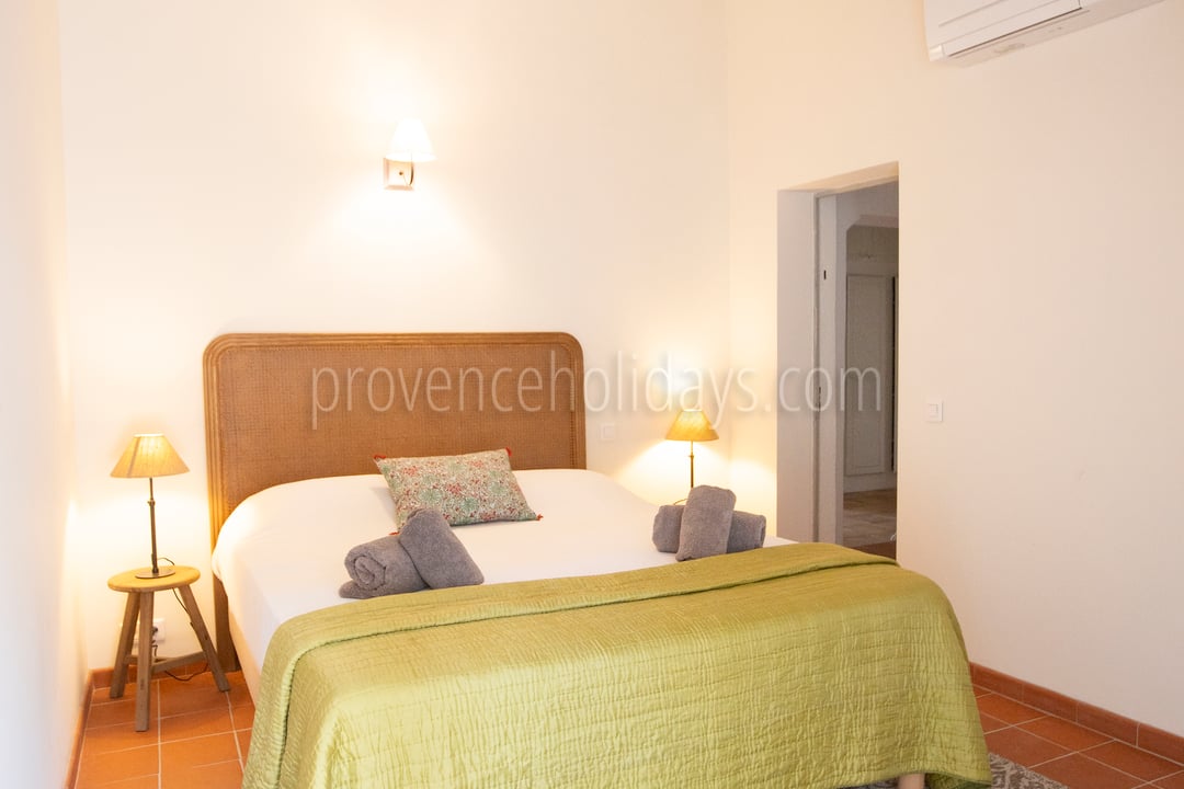 15 - Villa Secrète : Villa: Bedroom