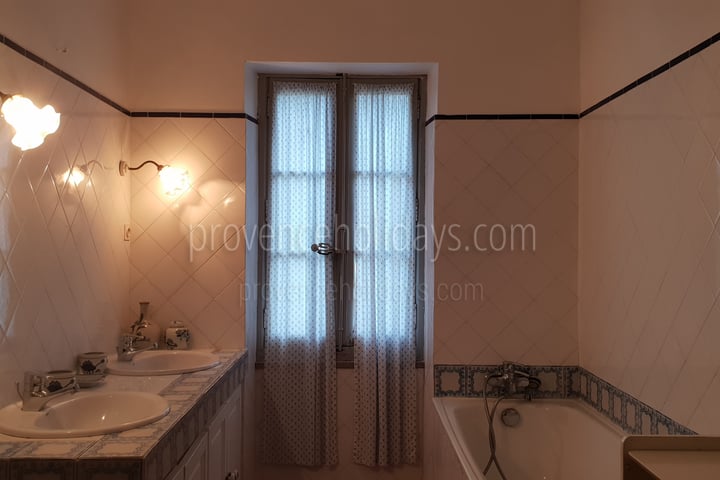 40 - Chez Christelle: Villa: Bathroom 1