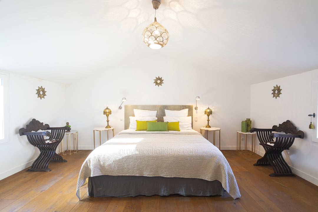 25 - Bastide de Goult: Villa: Bedroom