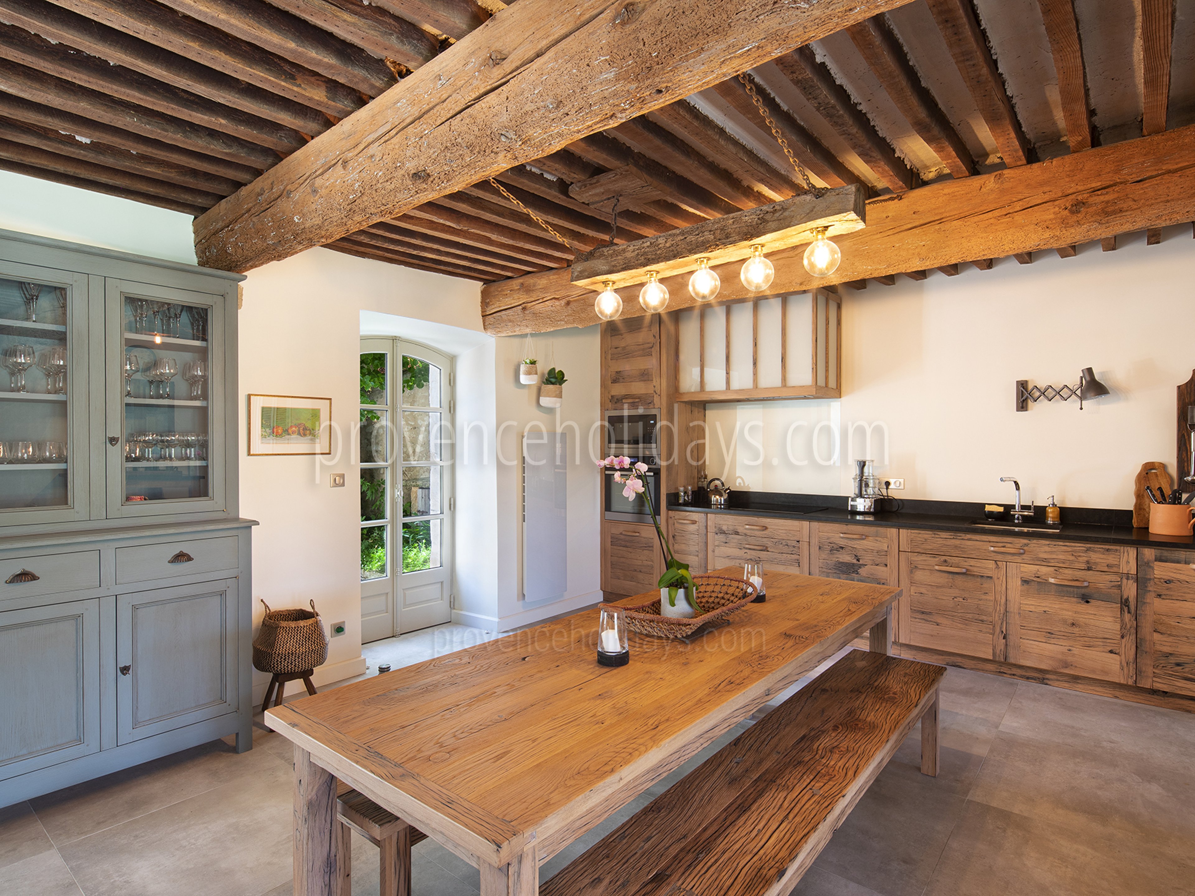 24 - Mas Robion: Villa: Interior