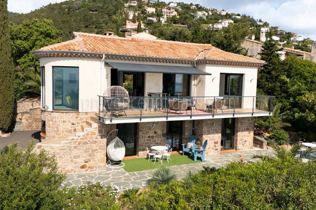 4 - Villa Trayas: Villa: Exterior