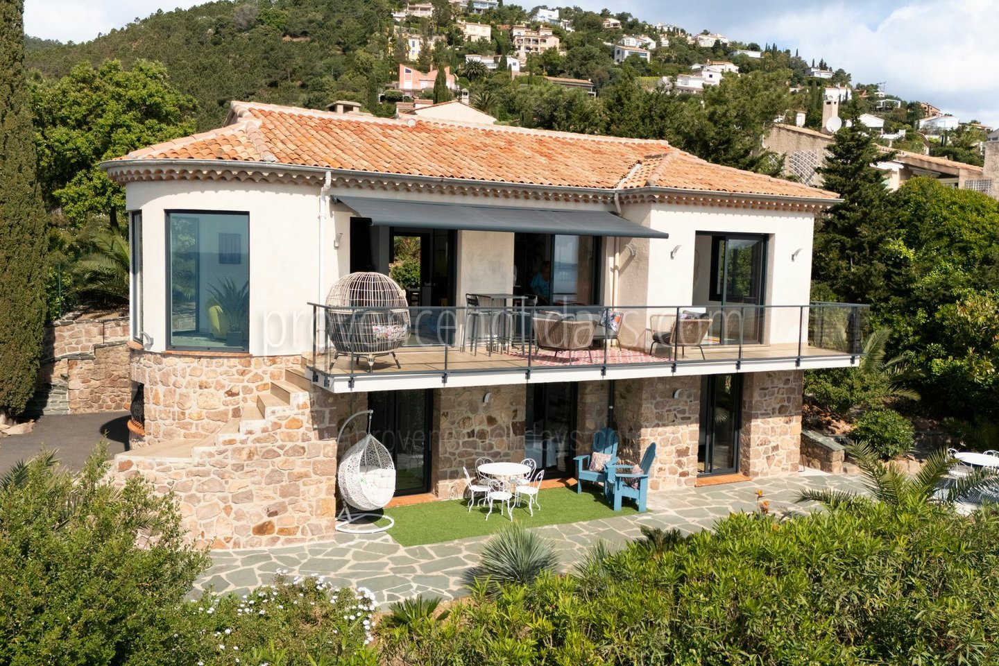 4 - Villa Trayas: Villa: Exterior