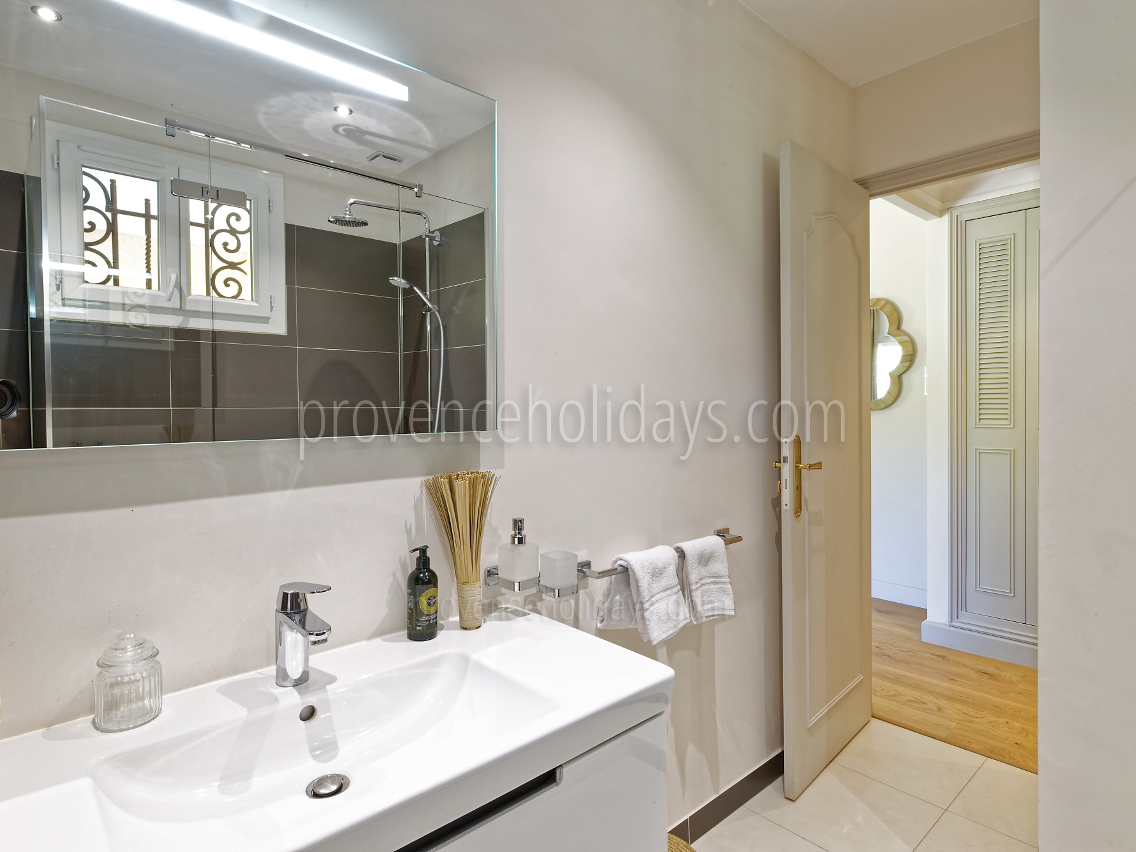 16 - Villa Garrigue: Villa: Bathroom