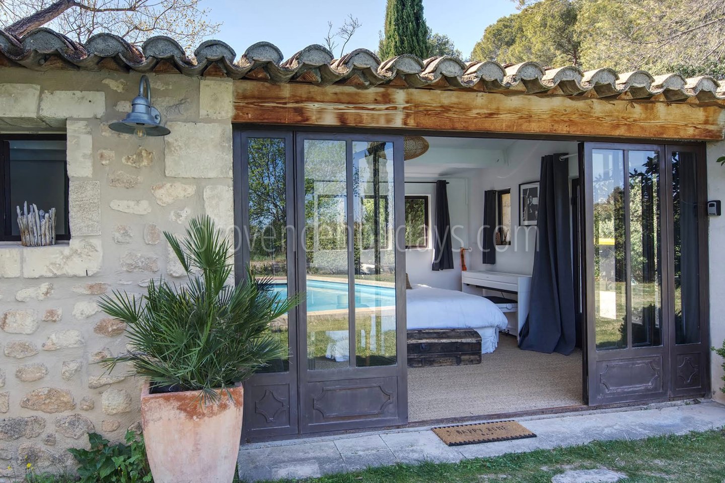 26 - Mas du Rosier: Villa: Bedroom