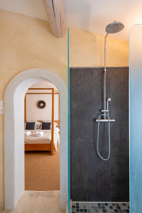 19 - Bastide de Joucas: Villa: Bathroom