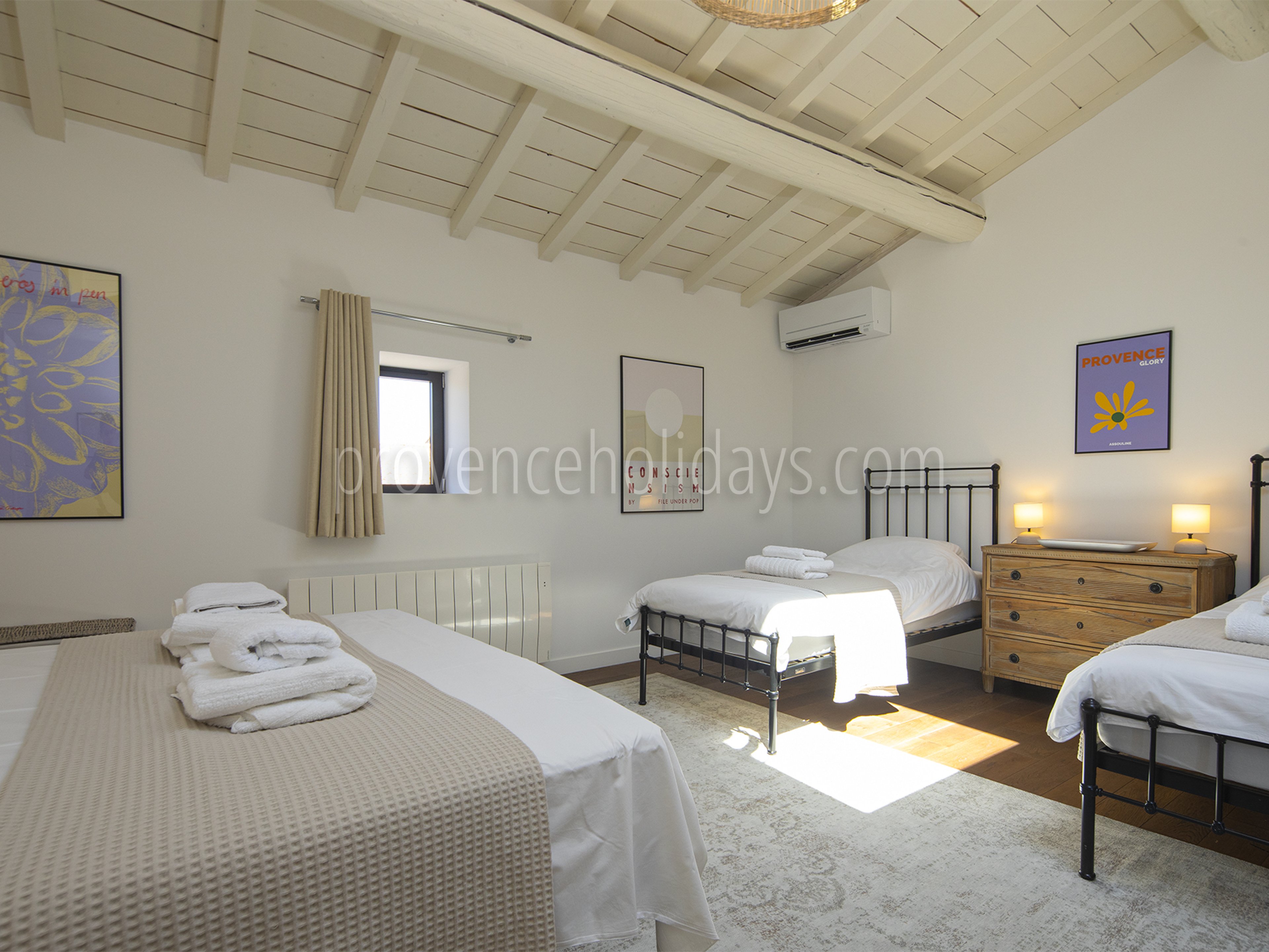 5 - Mas de la Lône: Villa: Bedroom 4
