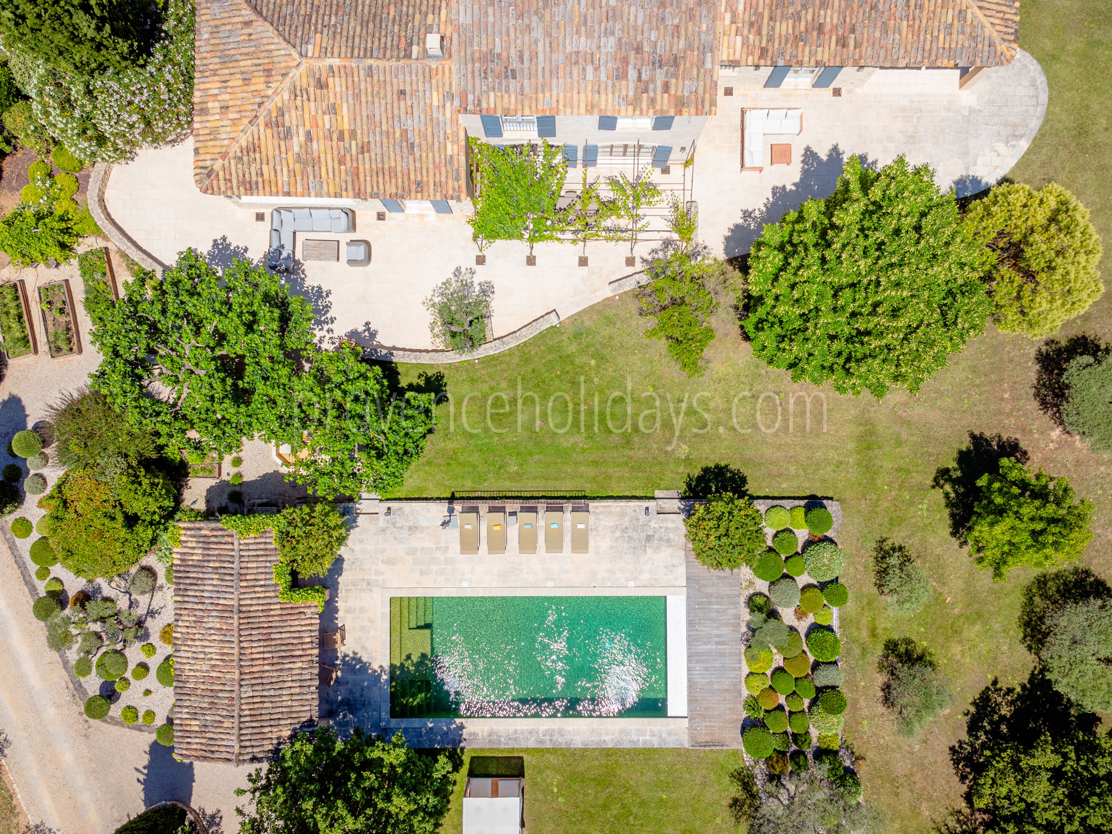 16 - Horizon Sainte-Victoire: Villa: Exterior