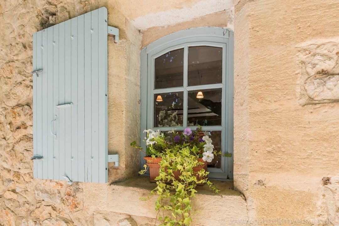 26 - Bastide du Luberon: Villa: Exterior
