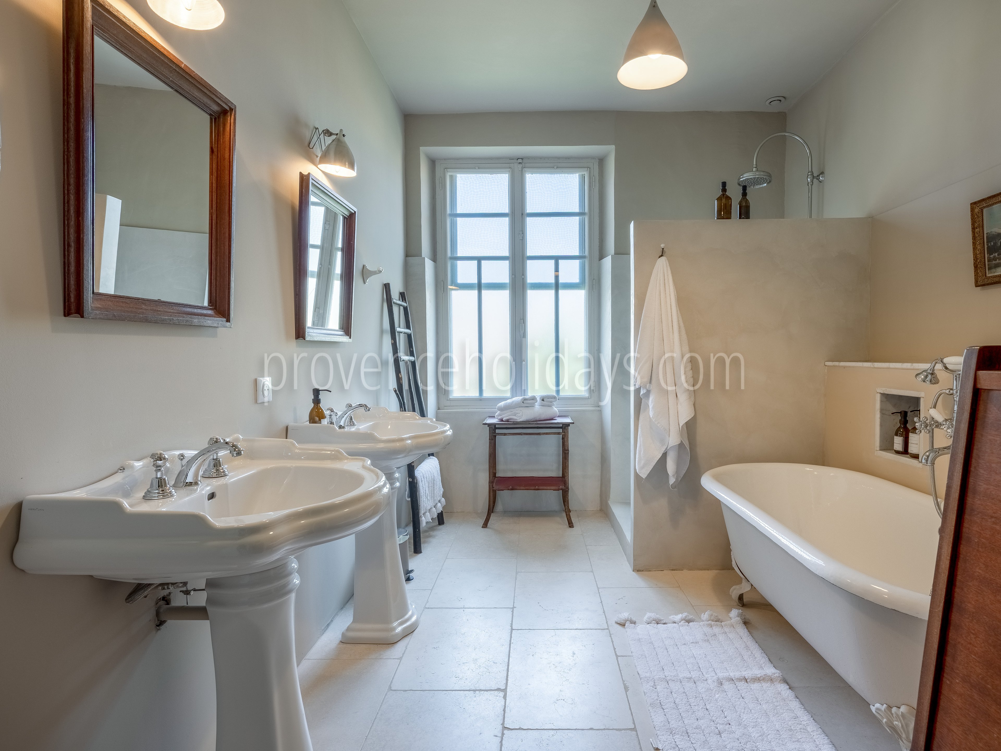 60 - La Bastide du Millénaire: Villa: Bathroom