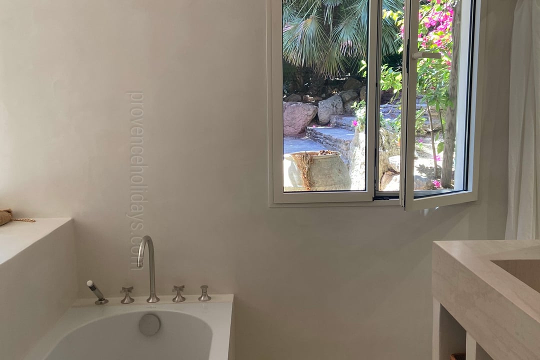 47 - Villa Luna: Villa: Bathroom