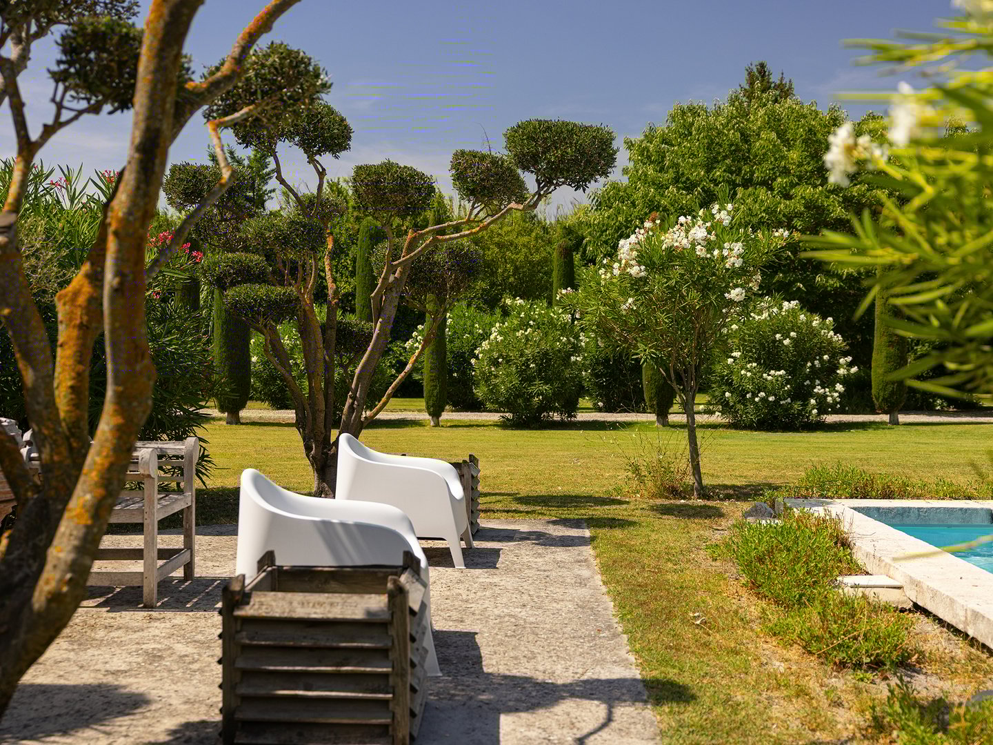 11 - Mas Le Thor: Villa: Exterior