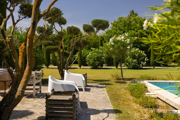 11 - Mas Le Thor: Villa: Exterior