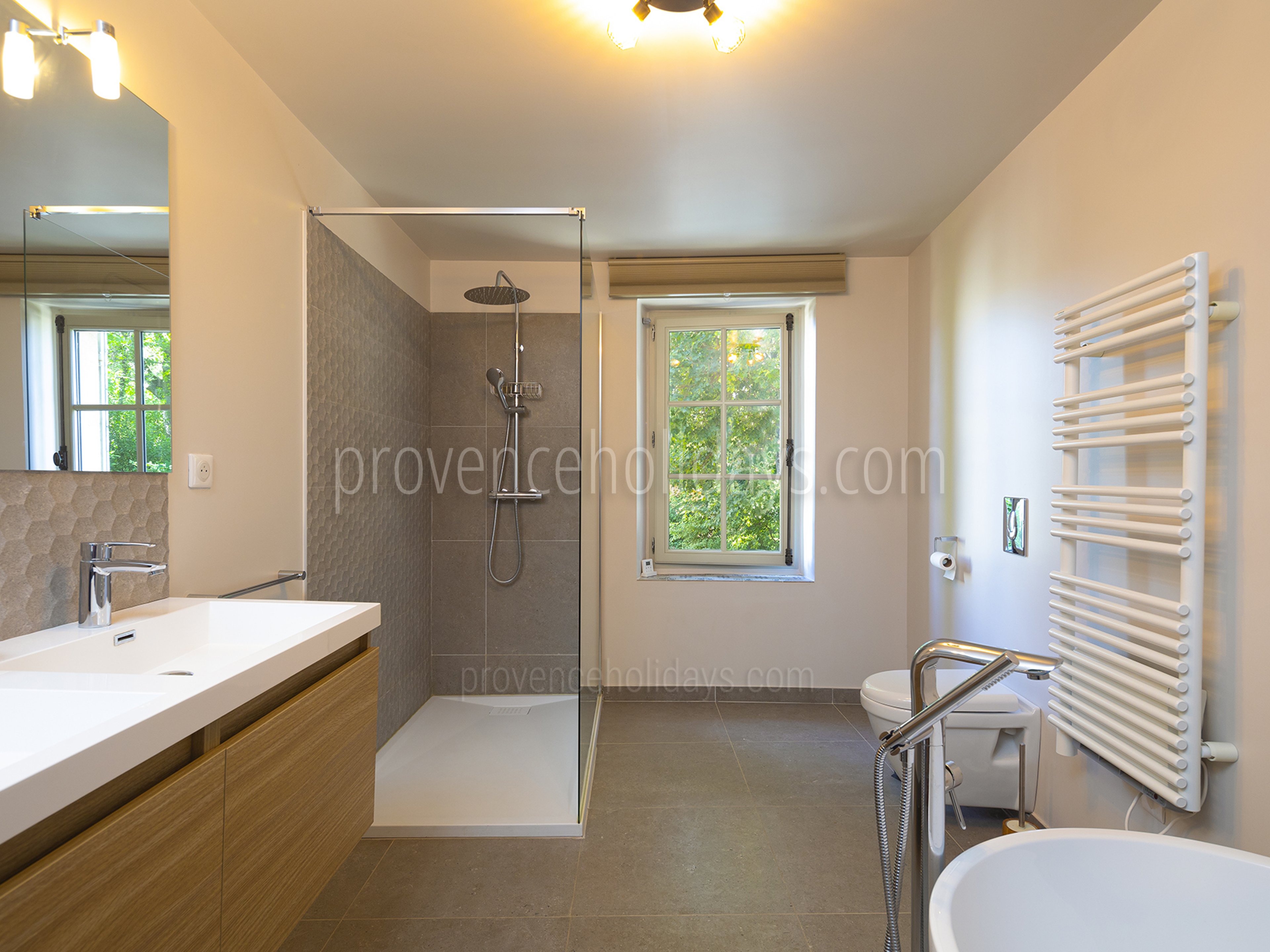 24 - Bastide Valentine: Villa: Bathroom