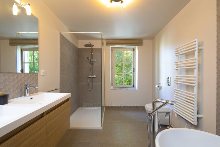 24 - Bastide Valentine: Villa: Bathroom