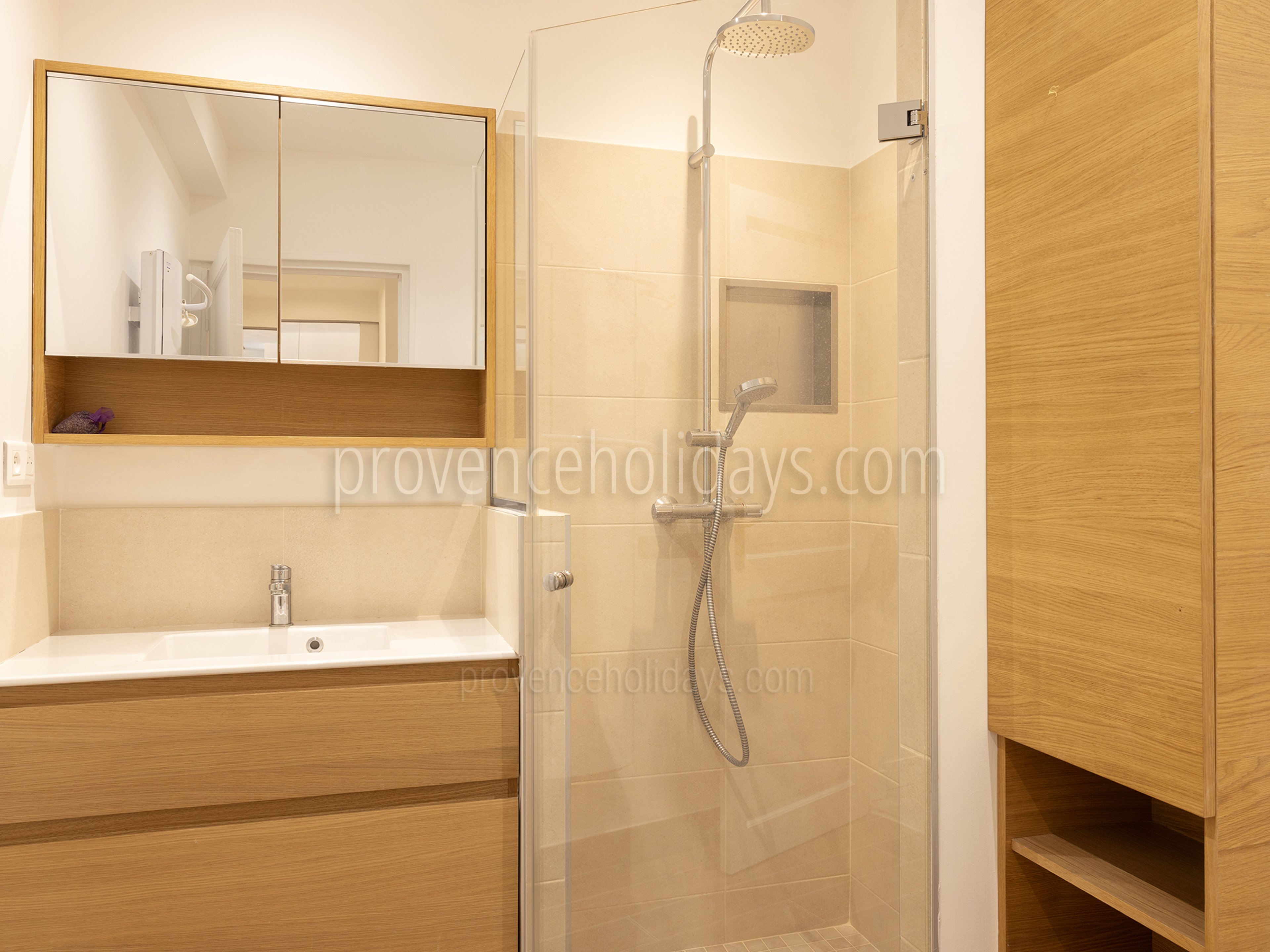 23 - Maison des Alpilles: Villa: Bathroom