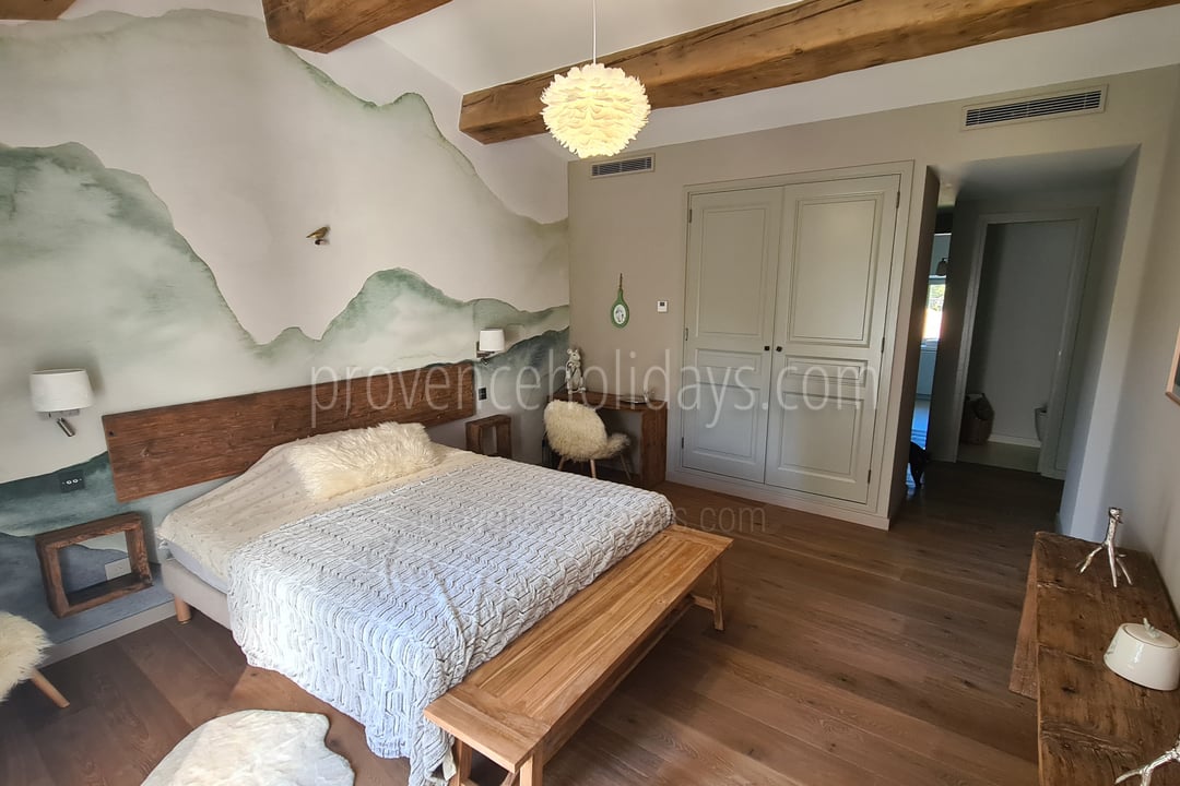 60 - Mas Van Gogh: Villa: Bedroom