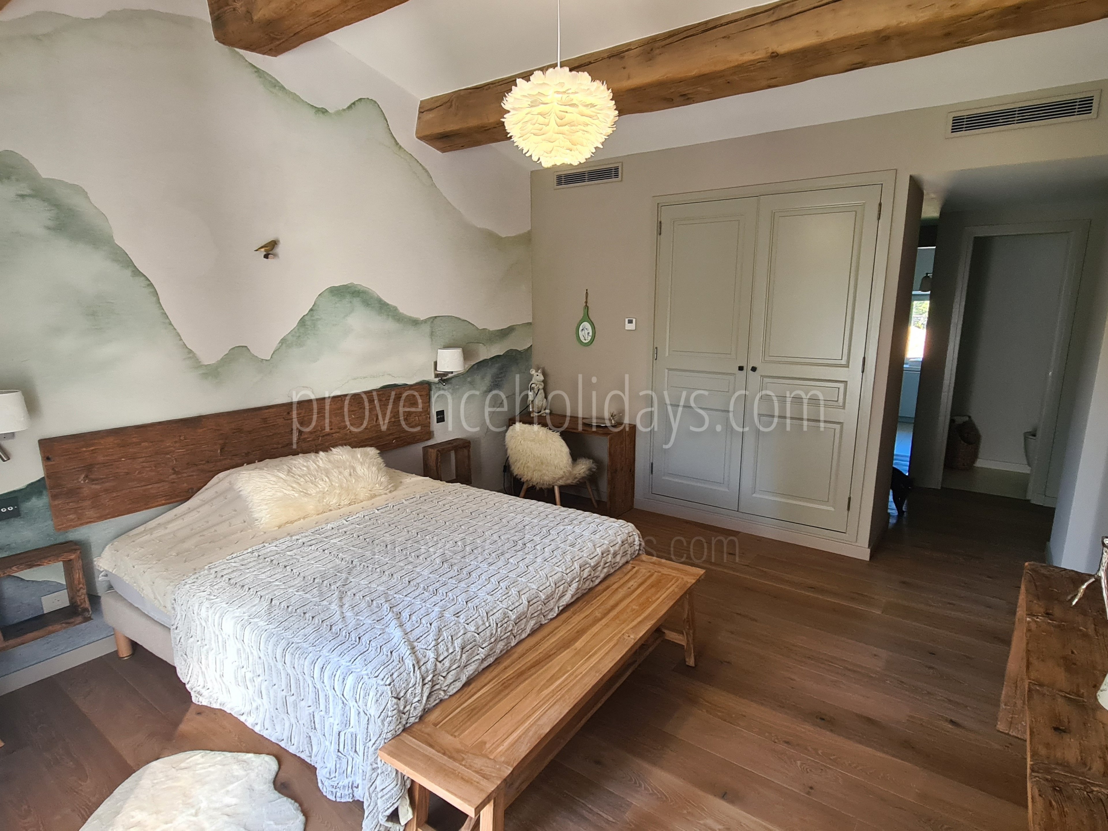 60 - Mas Van Gogh: Villa: Bedroom