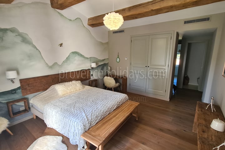 60 - Mas Van Gogh: Villa: Bedroom