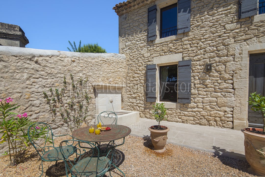 14 - Mas des Lions: Villa: Exterior