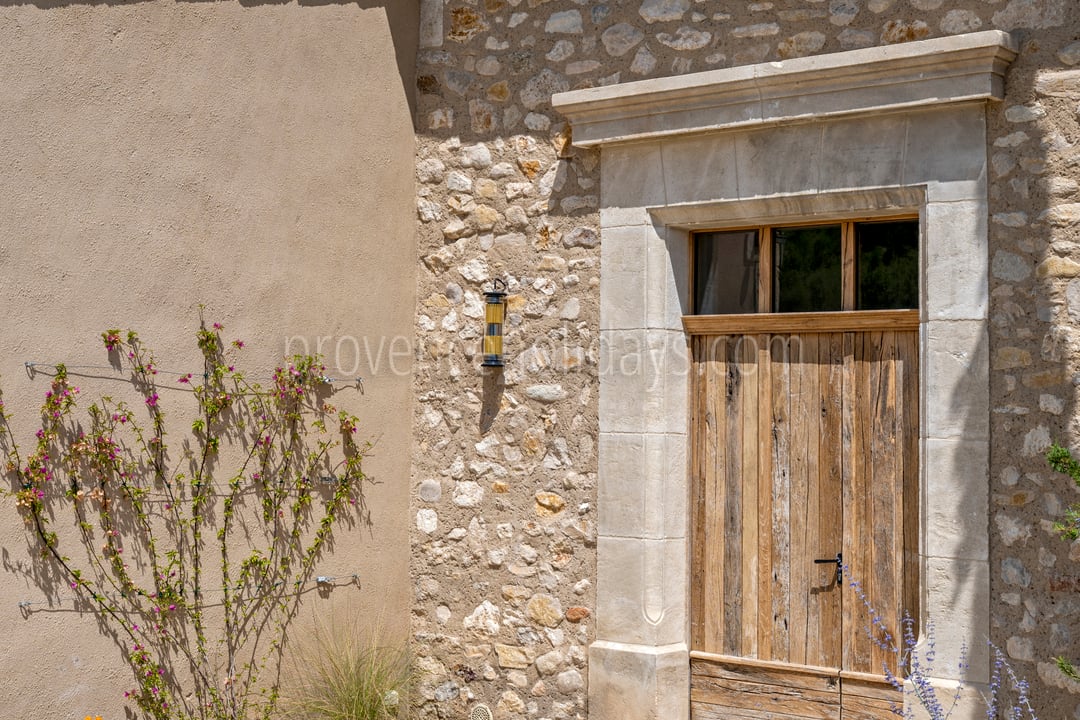 172 - Le Loup des Alpilles: Villa: Exterior