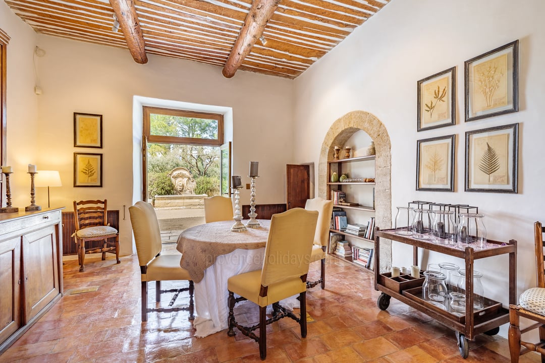 67 - Château de Luberon: Villa: Interior