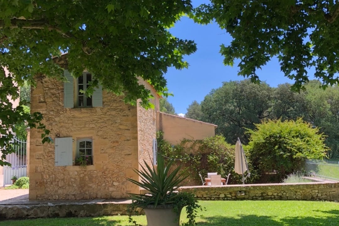 24 - Bastide du Luberon: Villa: Exterior