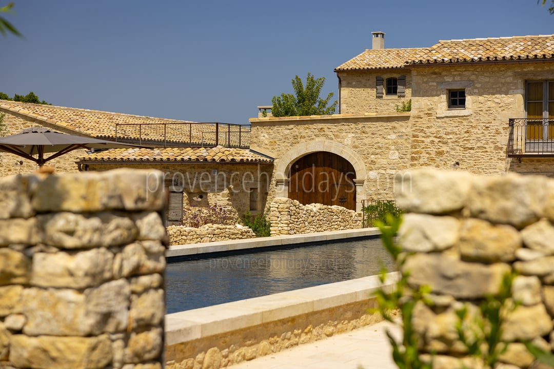 36 - Grand Mas d\'Oppède: Villa: Exterior