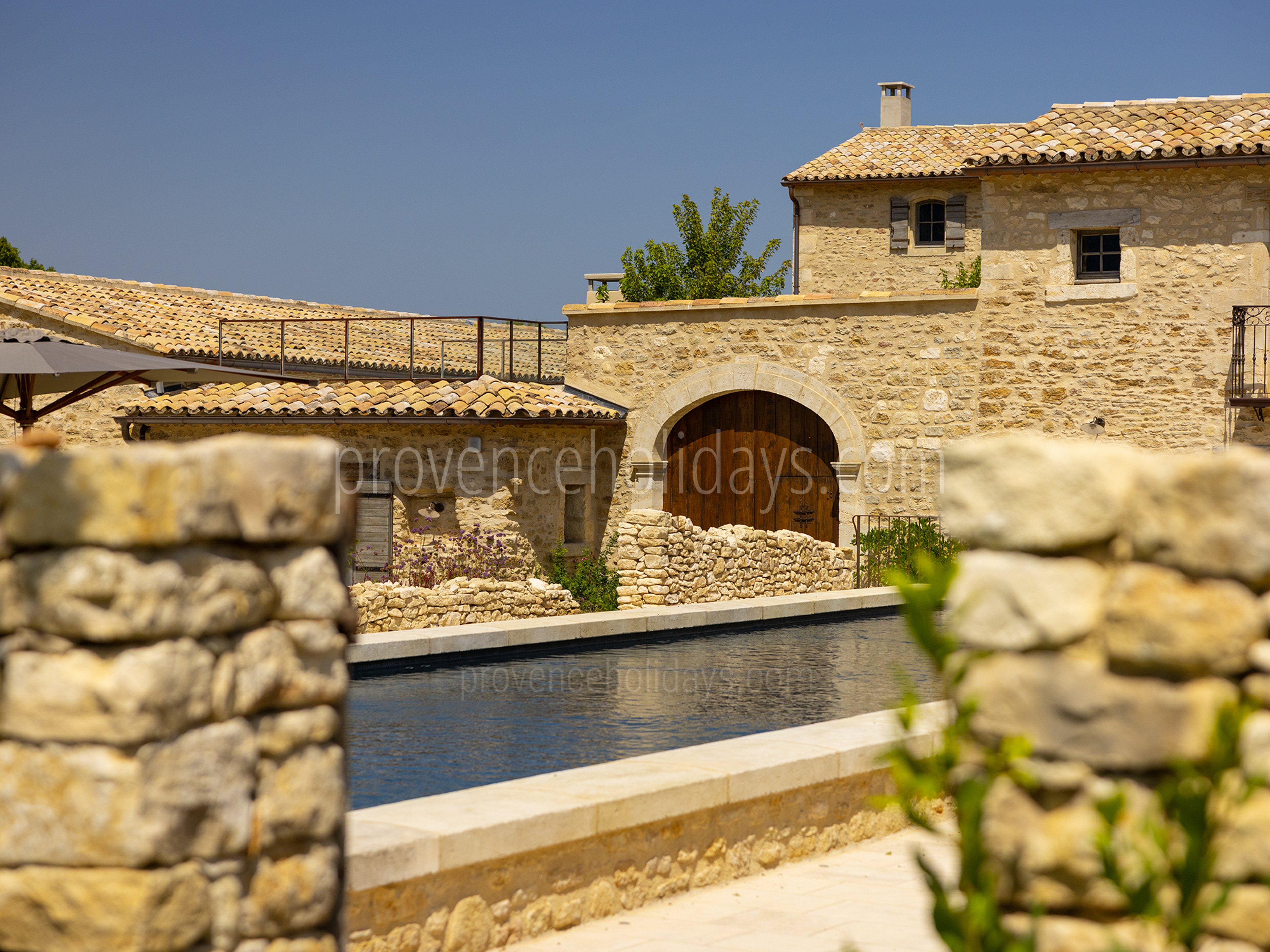 36 - Grand Mas d\'Oppède: Villa: Exterior