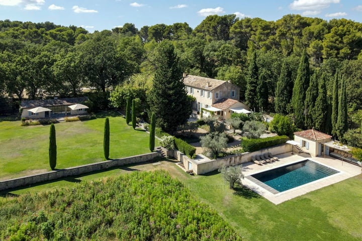 Prachtige vakantiewoning met tennisbaan in Saint-Rémy