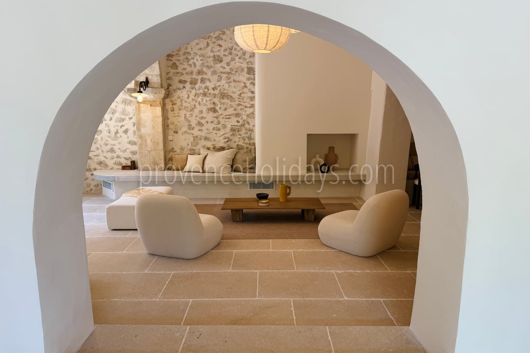 10 - Renovated farmhouse on the outskirts of Eygalières: Villa: Interior