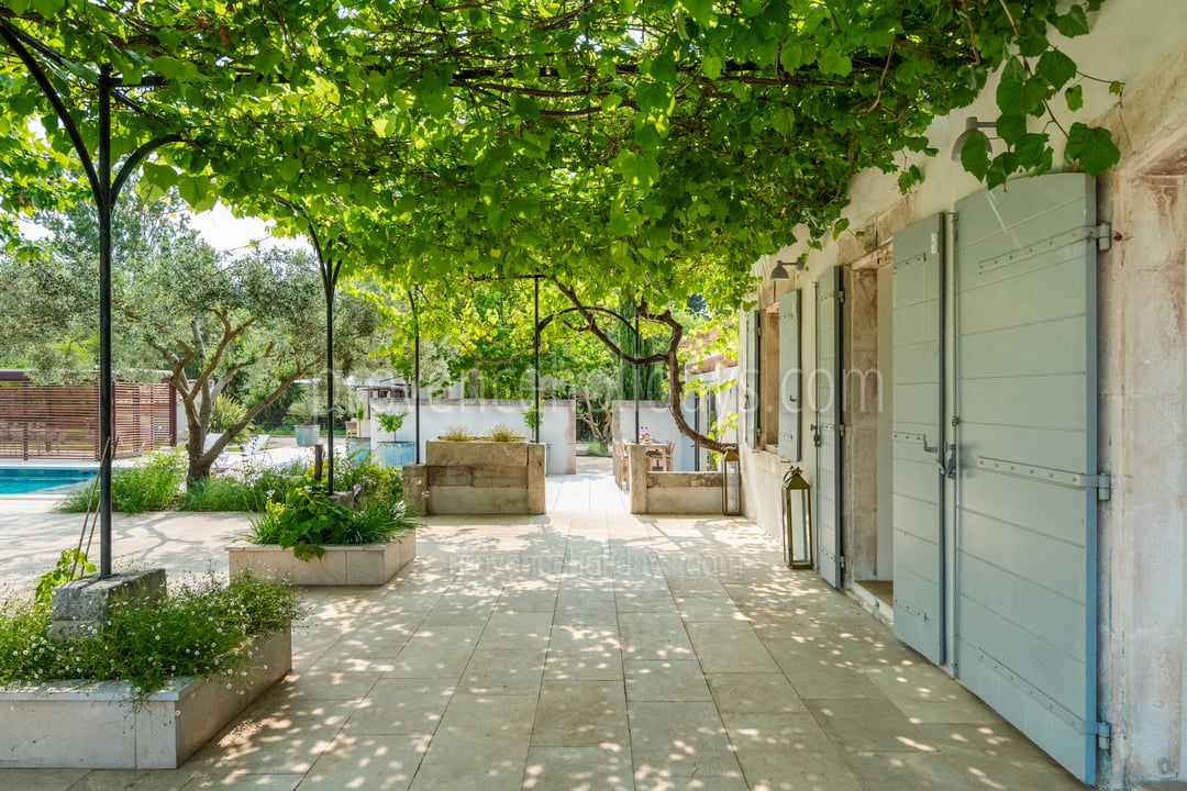 29 - Le Mas du Rollier: Villa: Exterior