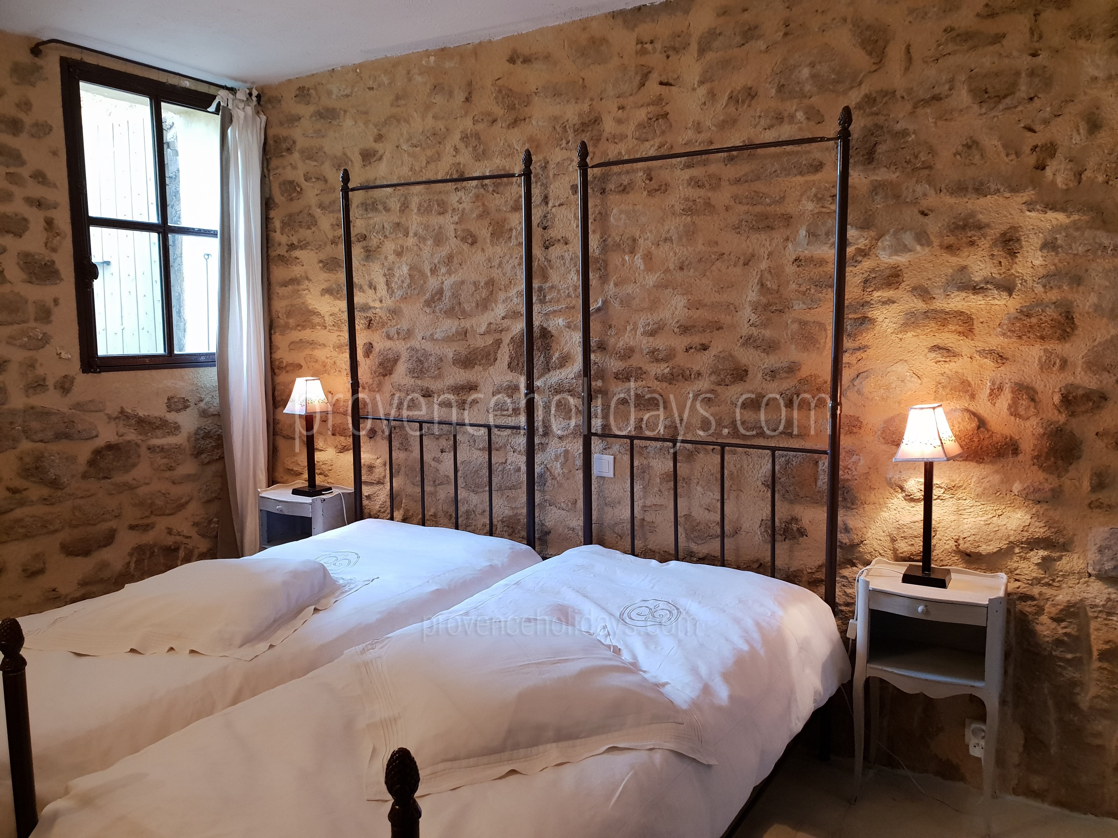 52 - Mas de Beaumes: Villa: Bedroom