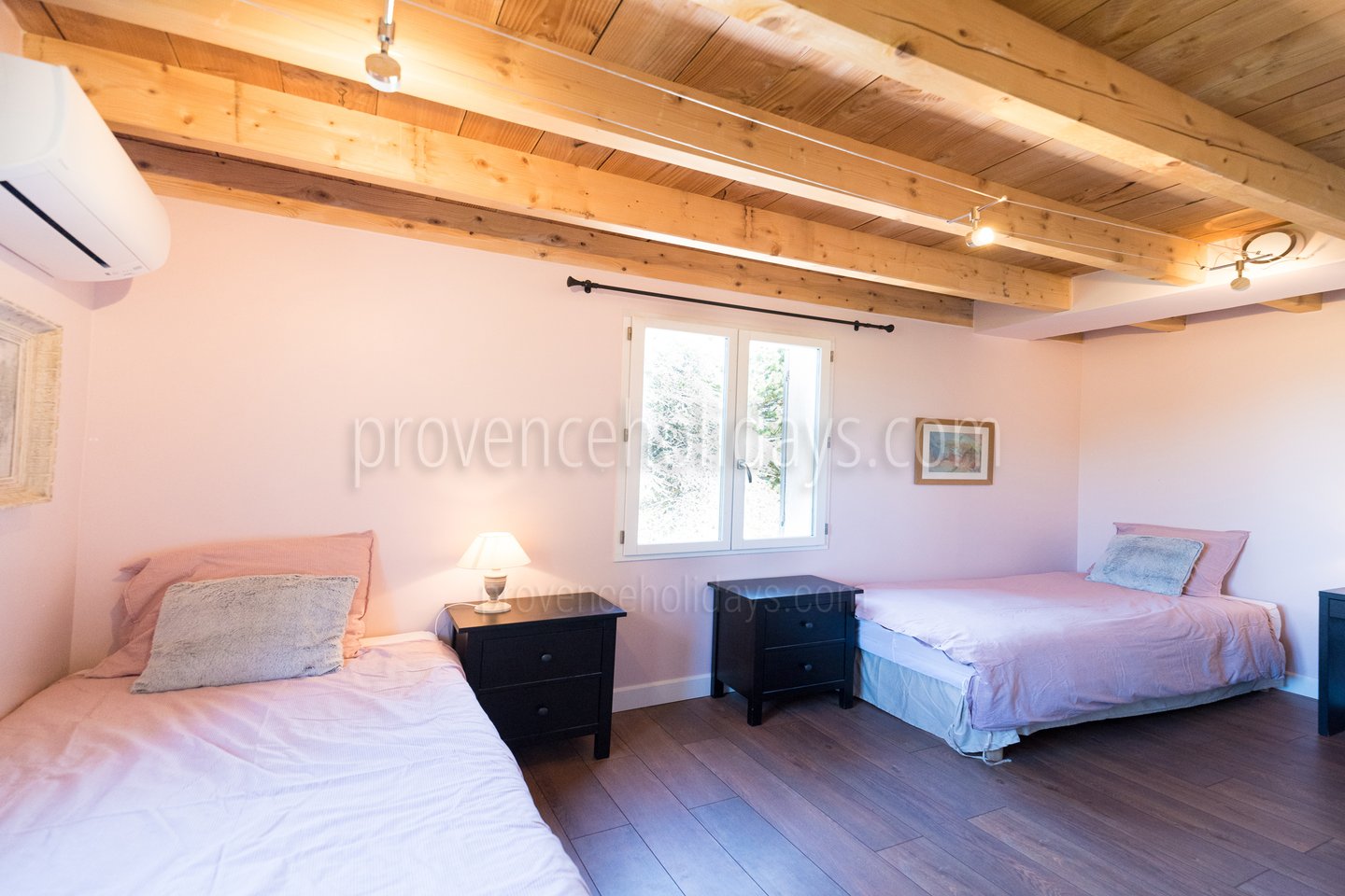 18 - Le Clos du Luberon: Villa: Bedroom
