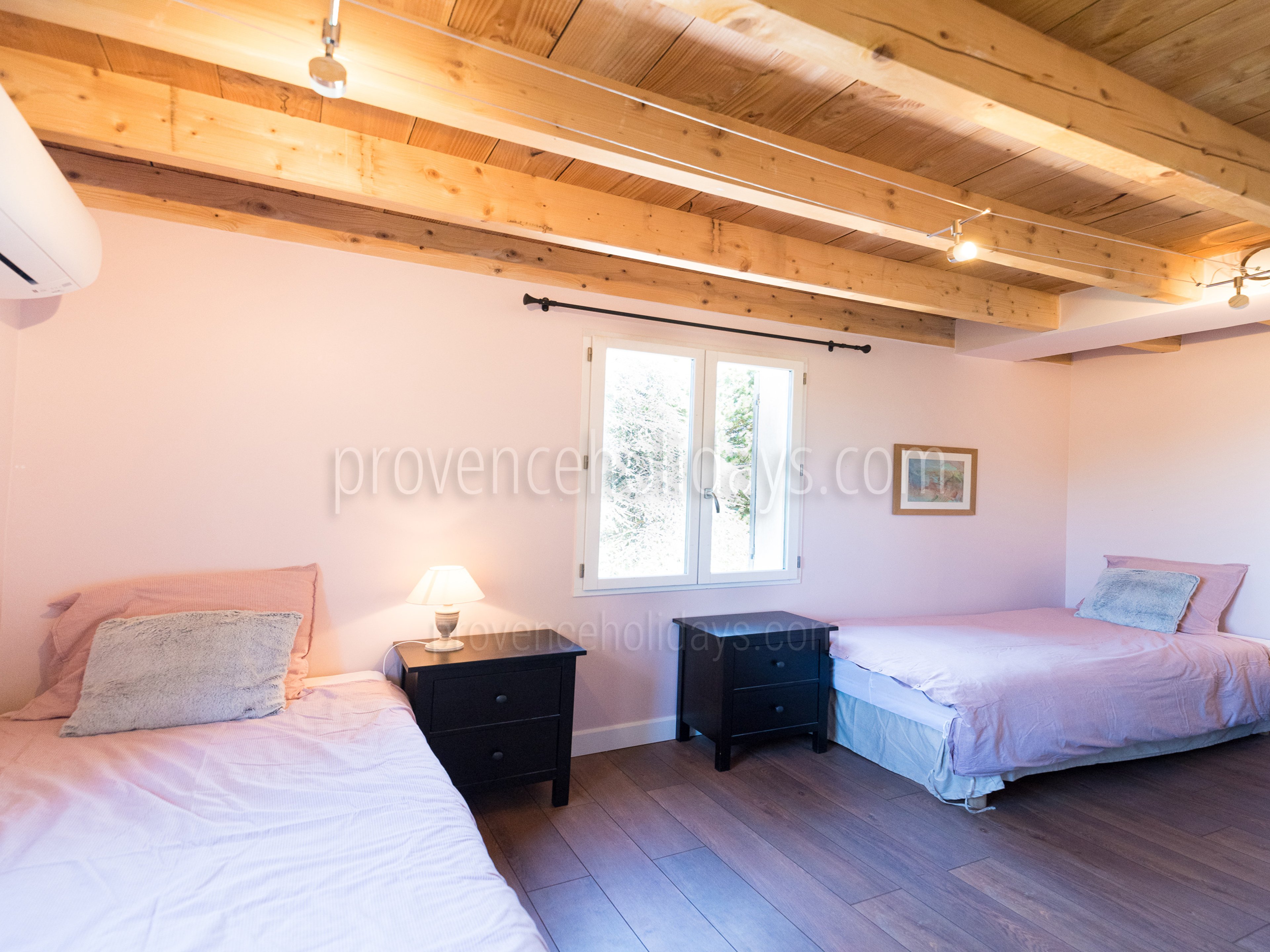 18 - Le Clos du Luberon: Villa: Bedroom