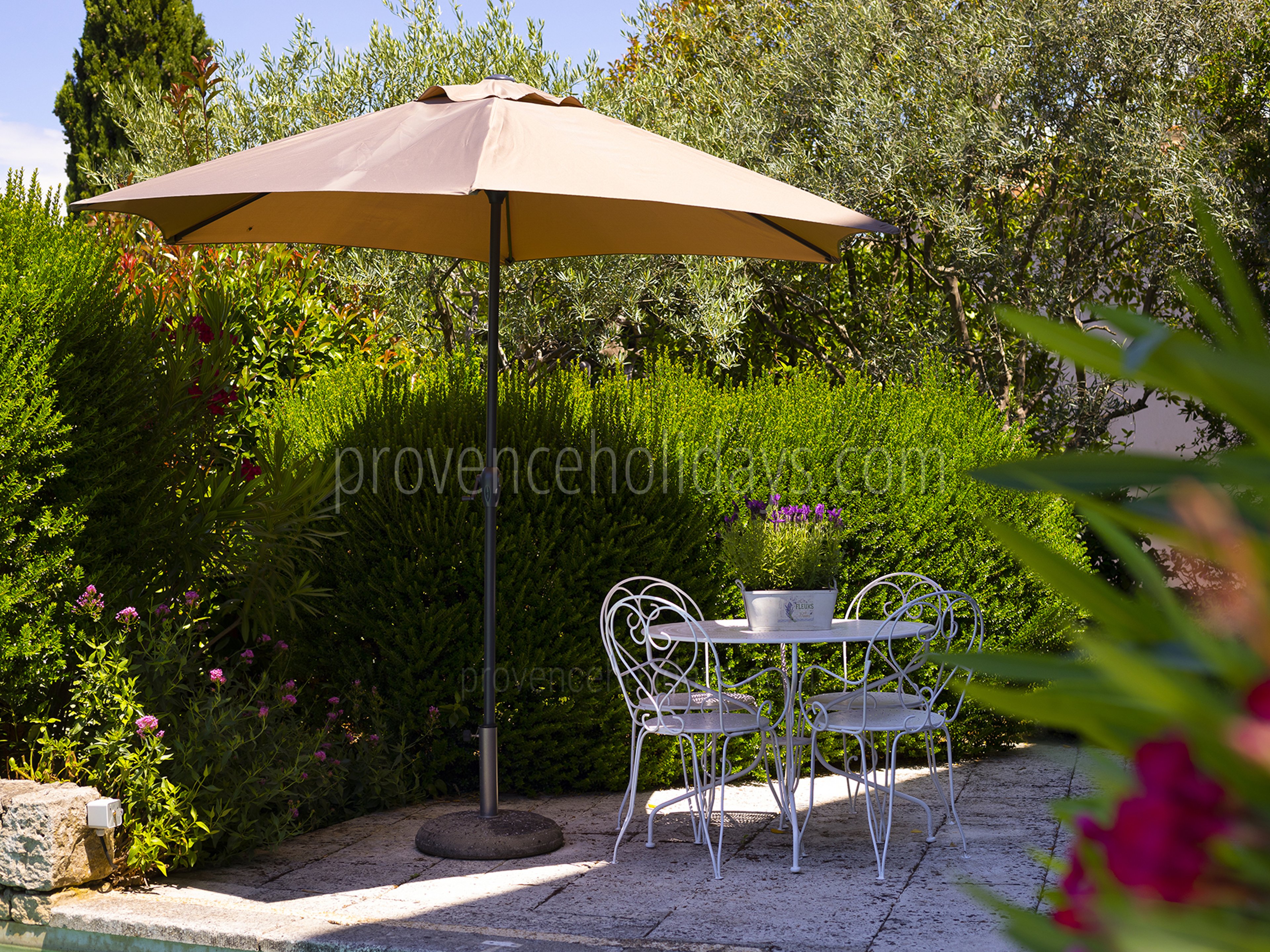 17 - Villa Luberon: Villa: Exterior