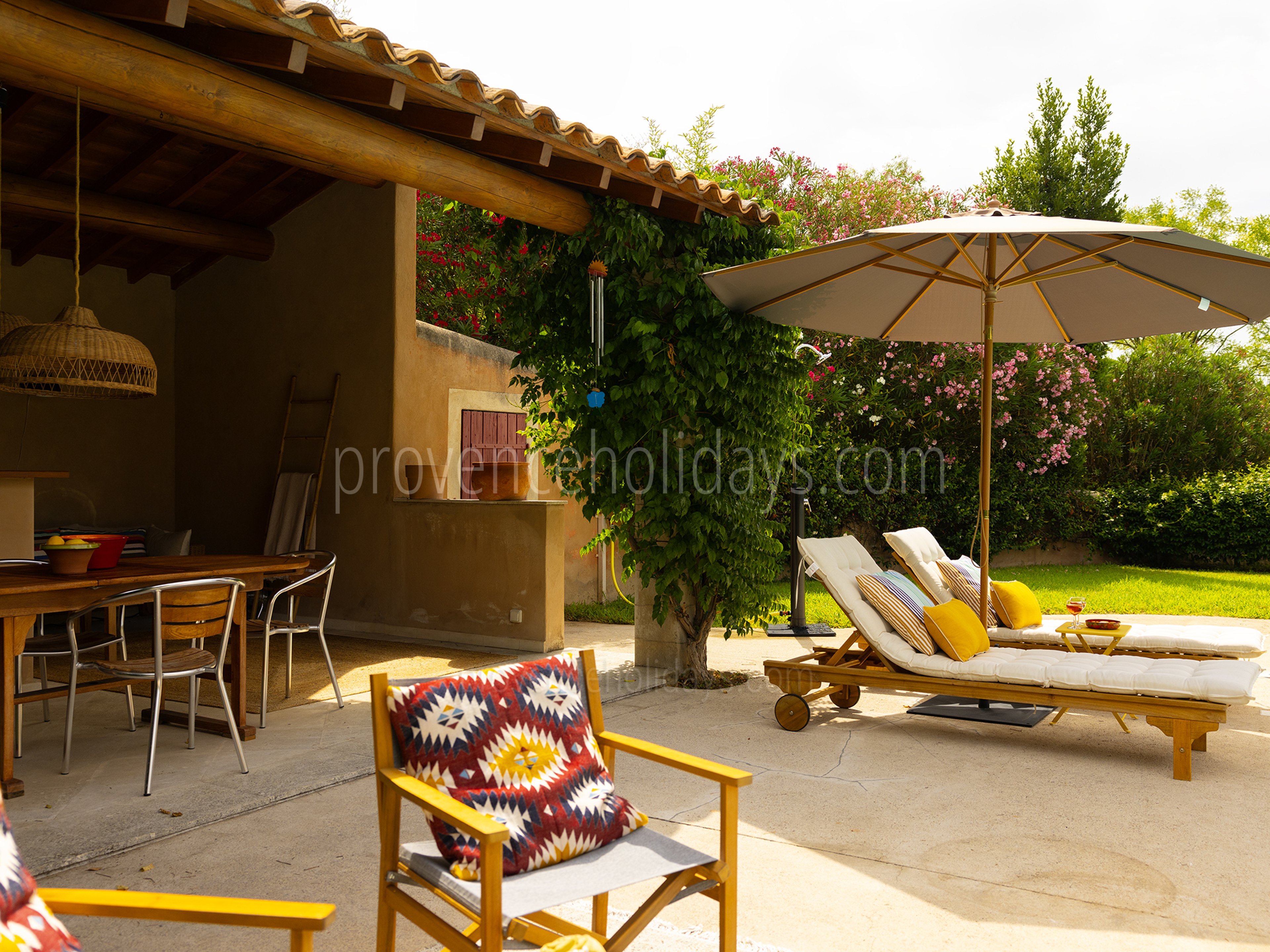 43 - Le Mas d\'Orgon: Villa: Exterior
