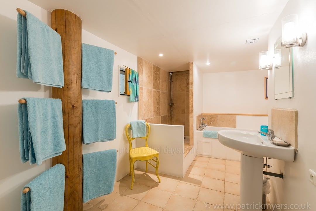 10 - Bastide du Luberon: Villa: Interior